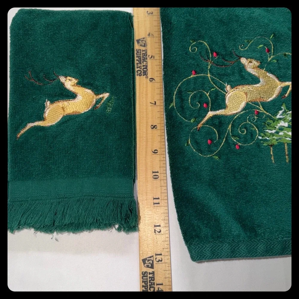 Vintage Grand Prix by Avanti Christmas Reindeer Towel Set Green Embroidered